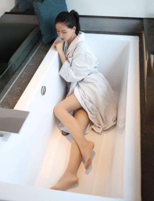 丝慕写真 SM410 天天一元 模特：茗茗《法兰绒浴袍》