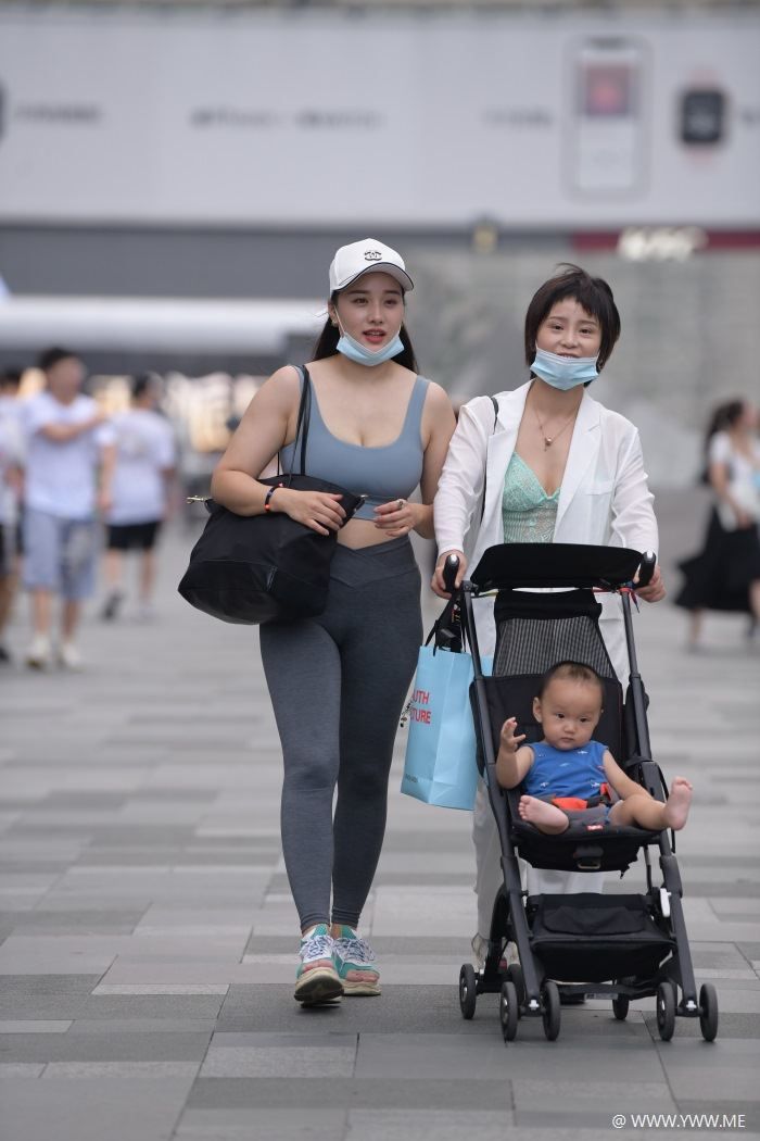 视觉冲击作品 – 丰腴的紧身裤美女 写真-像素点