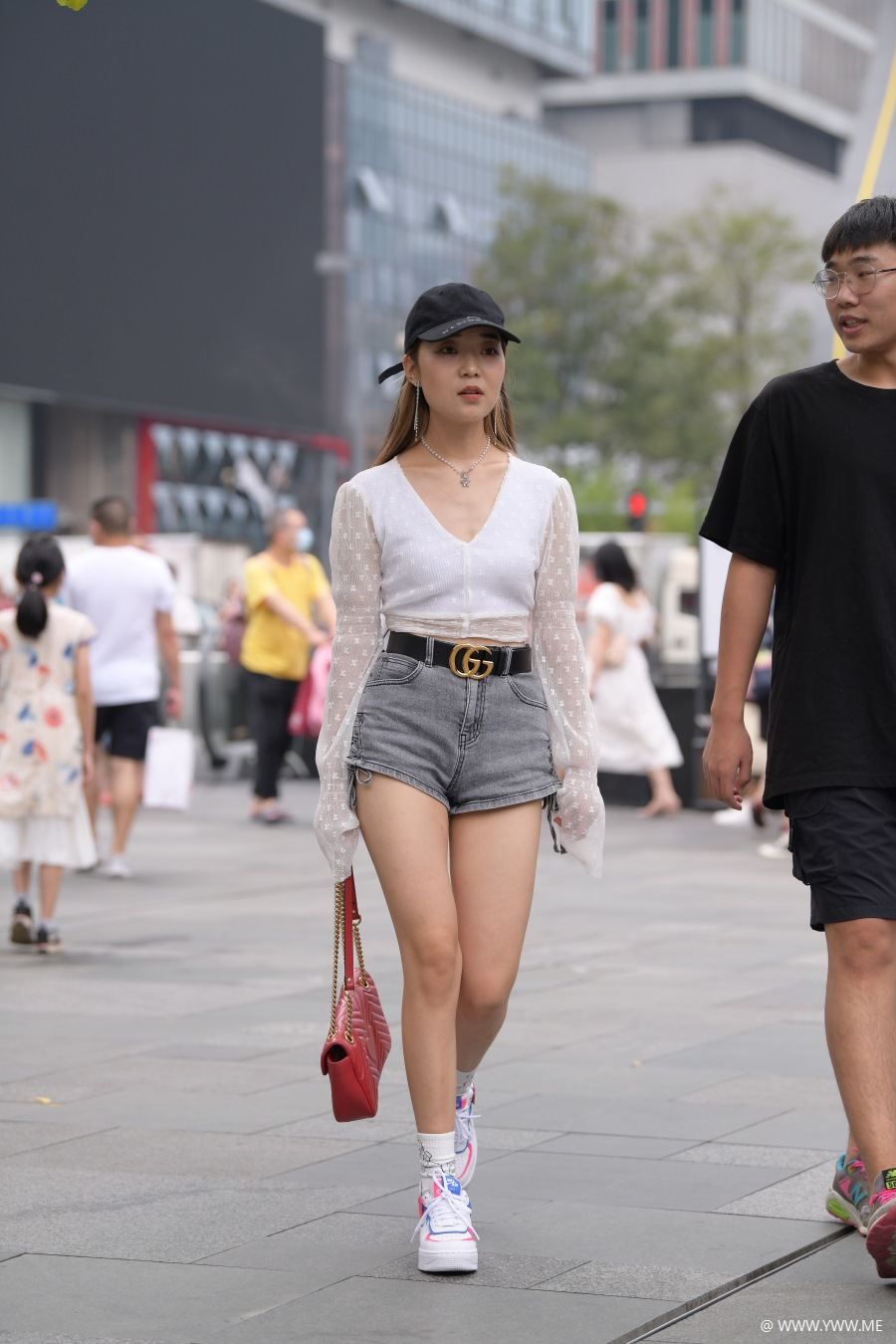 视觉冲击作品 – 热裤美腿小姐姐 写真-像素点