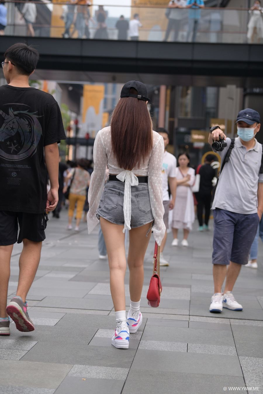 视觉冲击作品 – 热裤美腿小姐姐 写真-像素点