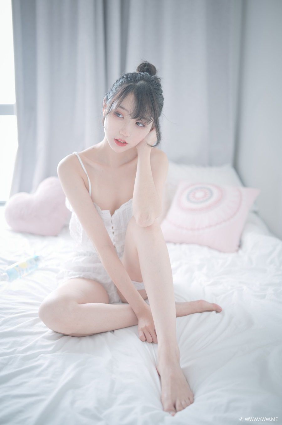 微博小姐姐 @周叽是可爱兔兔 白色睡衣-像素点