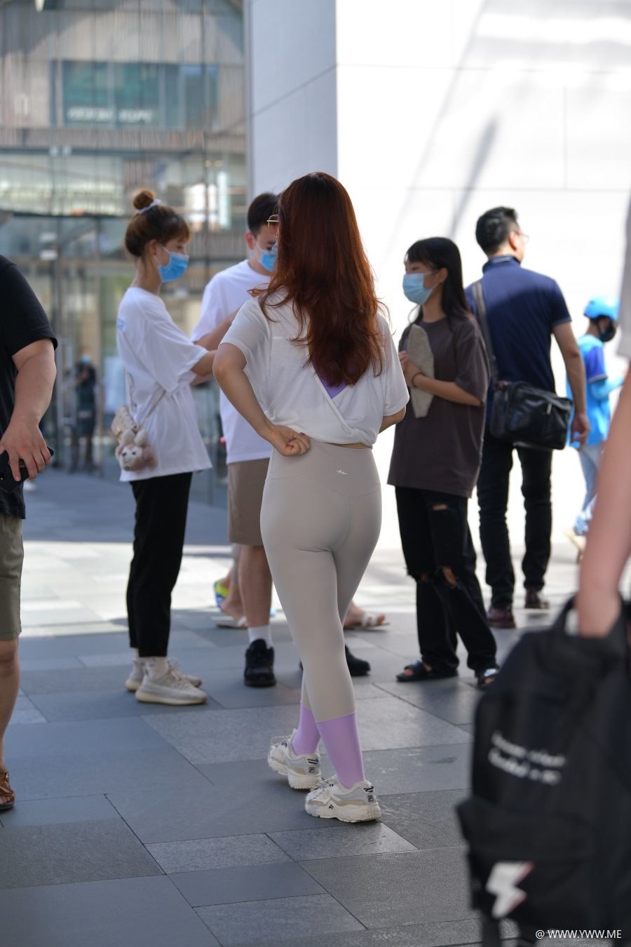 视觉冲击作品 浅灰色瑜伽女孩 写真-像素点