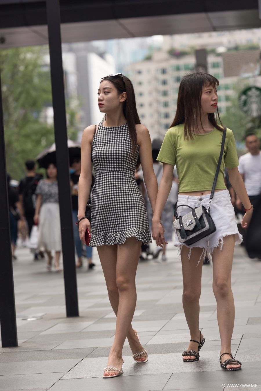 精选街拍 – 逛街一天小姐姐-像素点