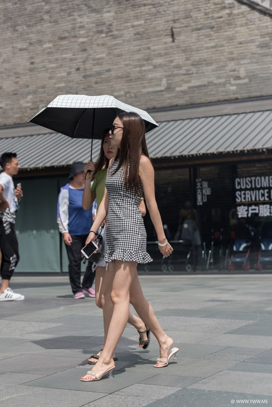 精选街拍 – 逛街一天小姐姐-像素点