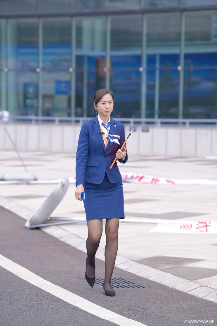精选街拍 – 气质黑丝白领美女-像素点