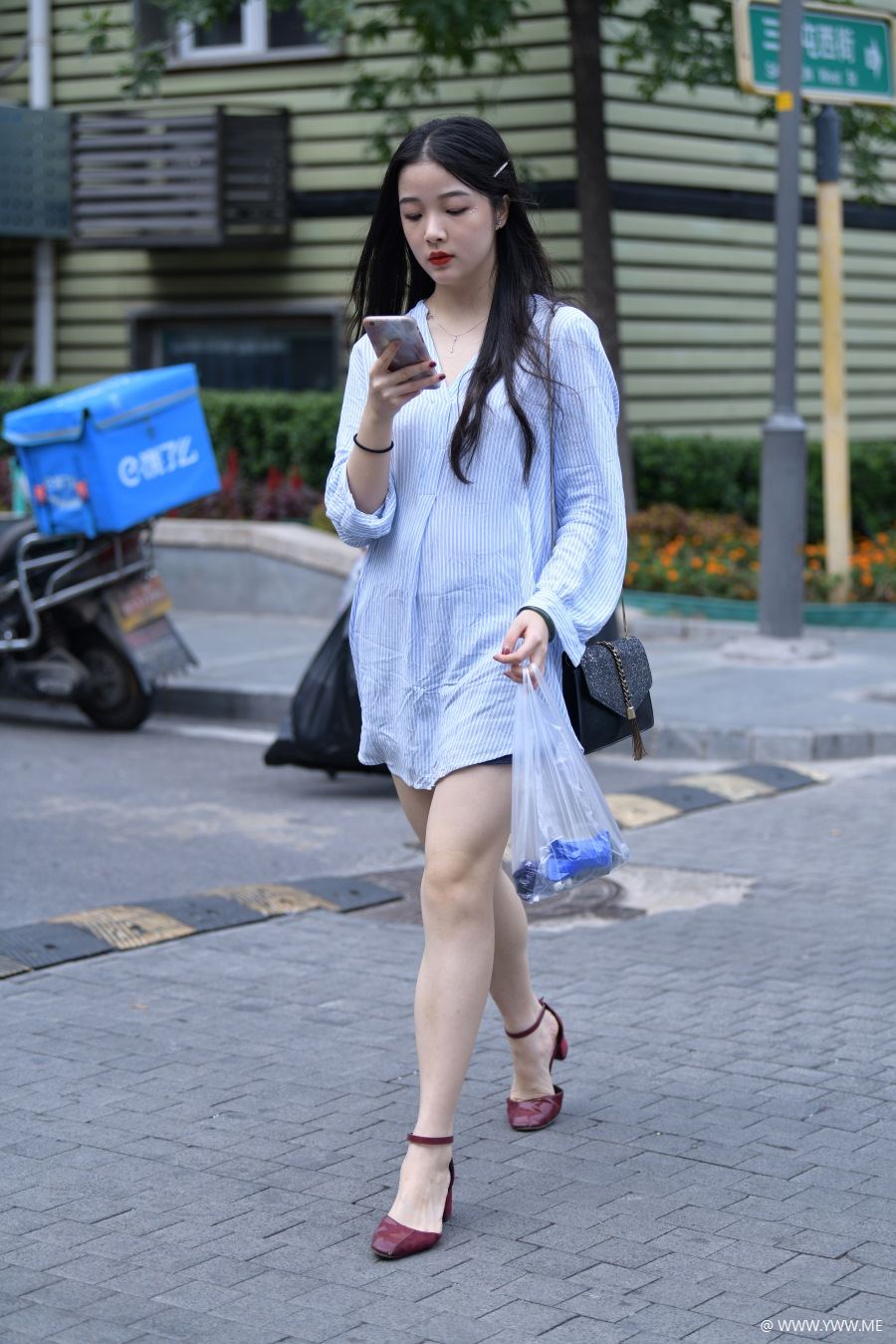 精选街拍 – 清纯长腿美女-像素点