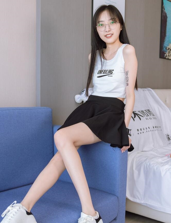 [BoBoSocks袜啵啵] NO.127 稚予-麦昆板鞋、两双自然穿旧棉袜、裸足（花絮版）