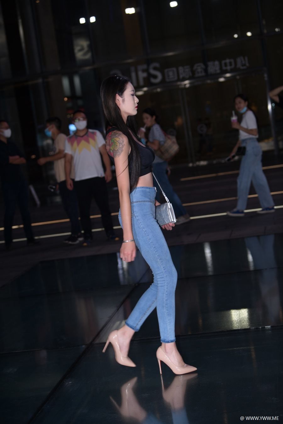 视觉冲击作品 大长美腿高跟紧牛小姐姐-像素点