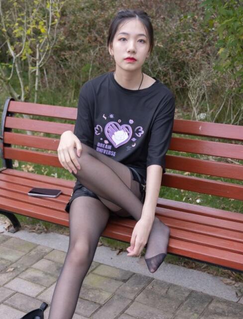 [BoBoSocks袜啵啵] NO.221 小甜豆-马丁靴、黑丝（花絮版）