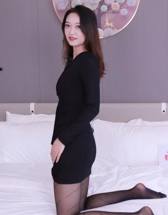 [初夏女神] 002 依依~黑色瘦身连衣裙搭小黑皮鞋