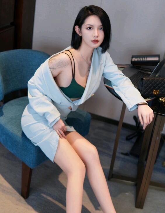 [XiuRen秀人网] 2023.06.09 No.6885 乔一一 丝袜美腿