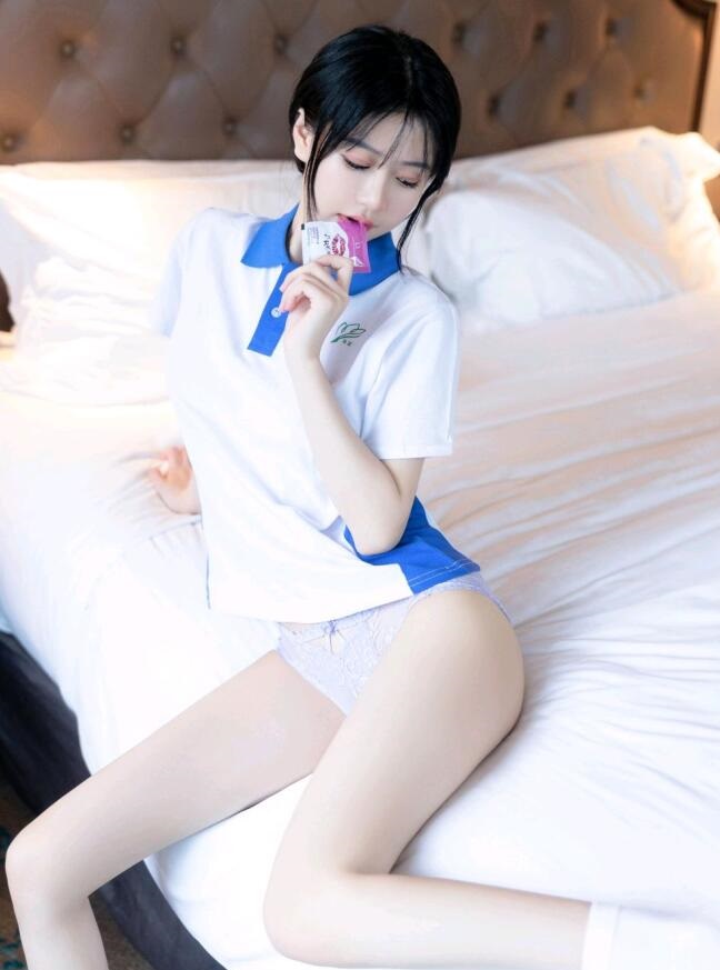 [XiuRen秀人网] 2023.07.14 No.7085 幼幼 学生美腿