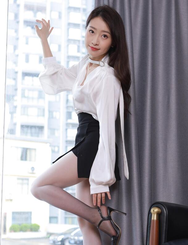 [IESS异思趣向] 2023.05.08 丝享家 1445 小婕《黑白渐变》