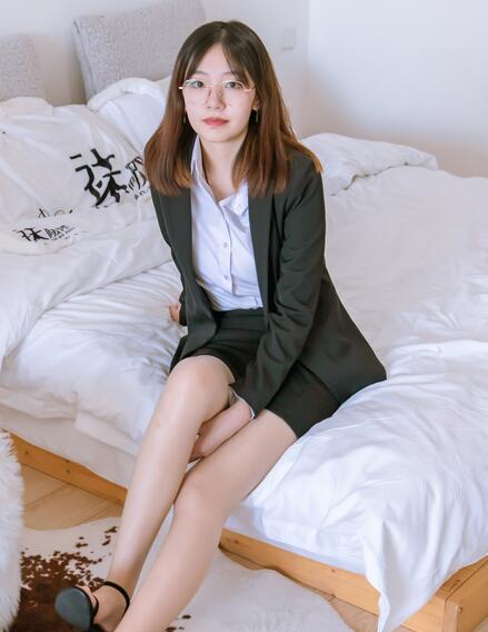 [BoBoSocks袜啵啵] NO.267 小甜豆-高跟鞋、油亮肉丝、ol制服（花絮版）