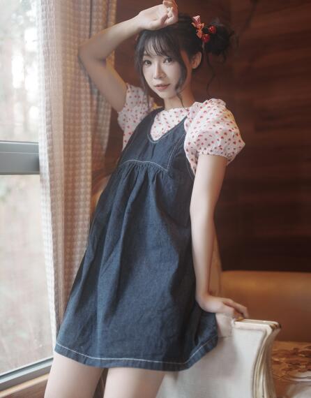 [YWW.ME] 2023.05.10 森林里的小木屋 七七