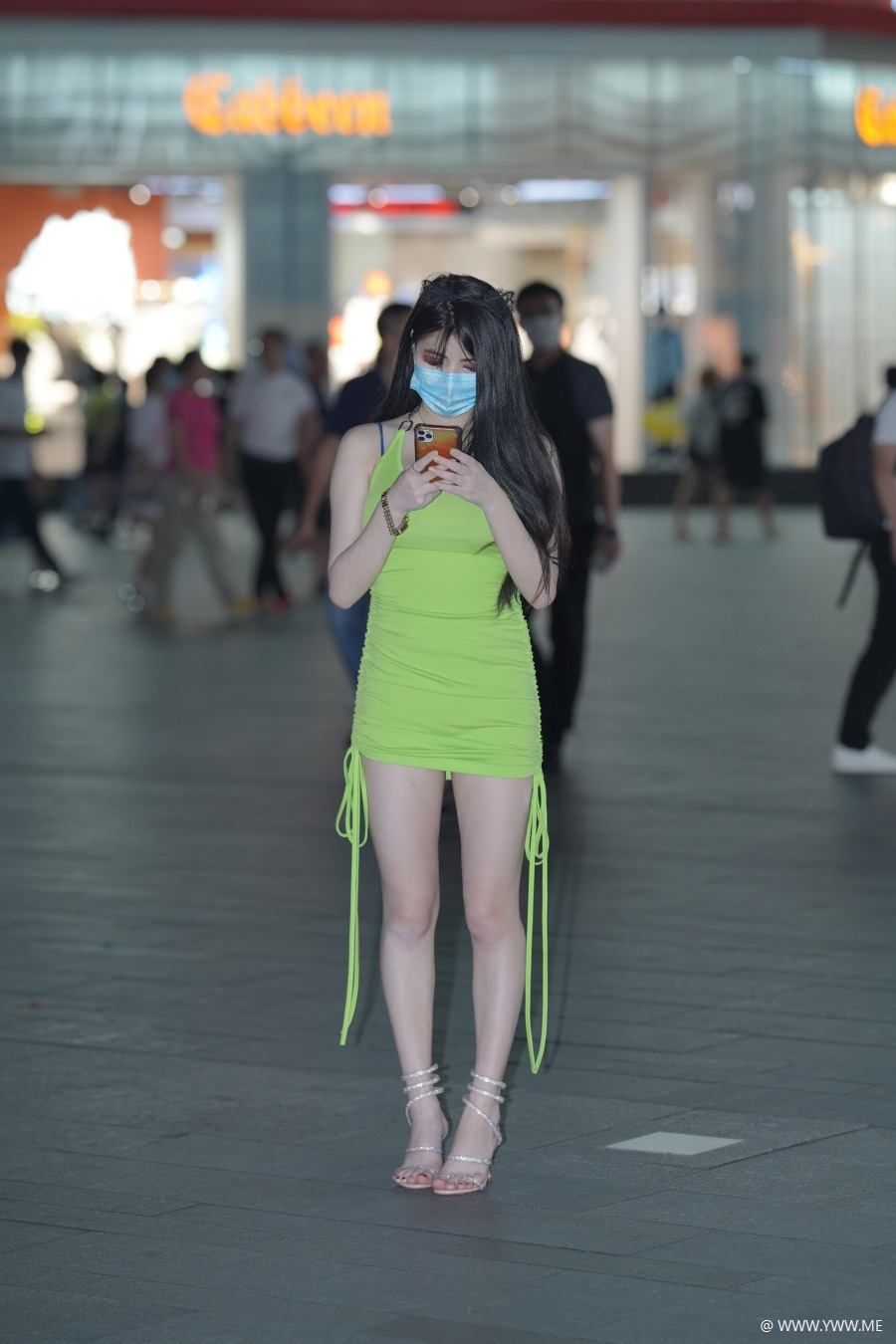 精选街拍 – 青春荧光绿-像素点